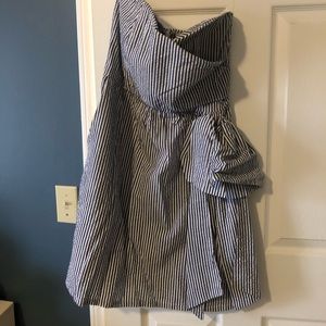 Strapless dress with bow